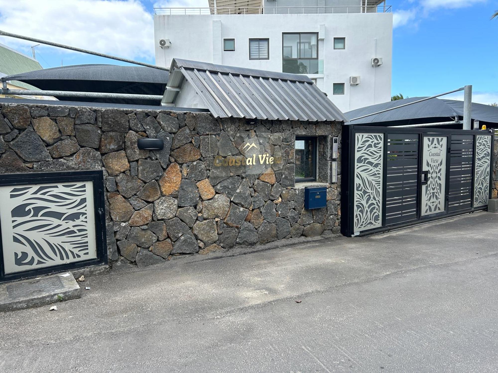 Coastal View Apartments 格兰贝伊 外观 照片